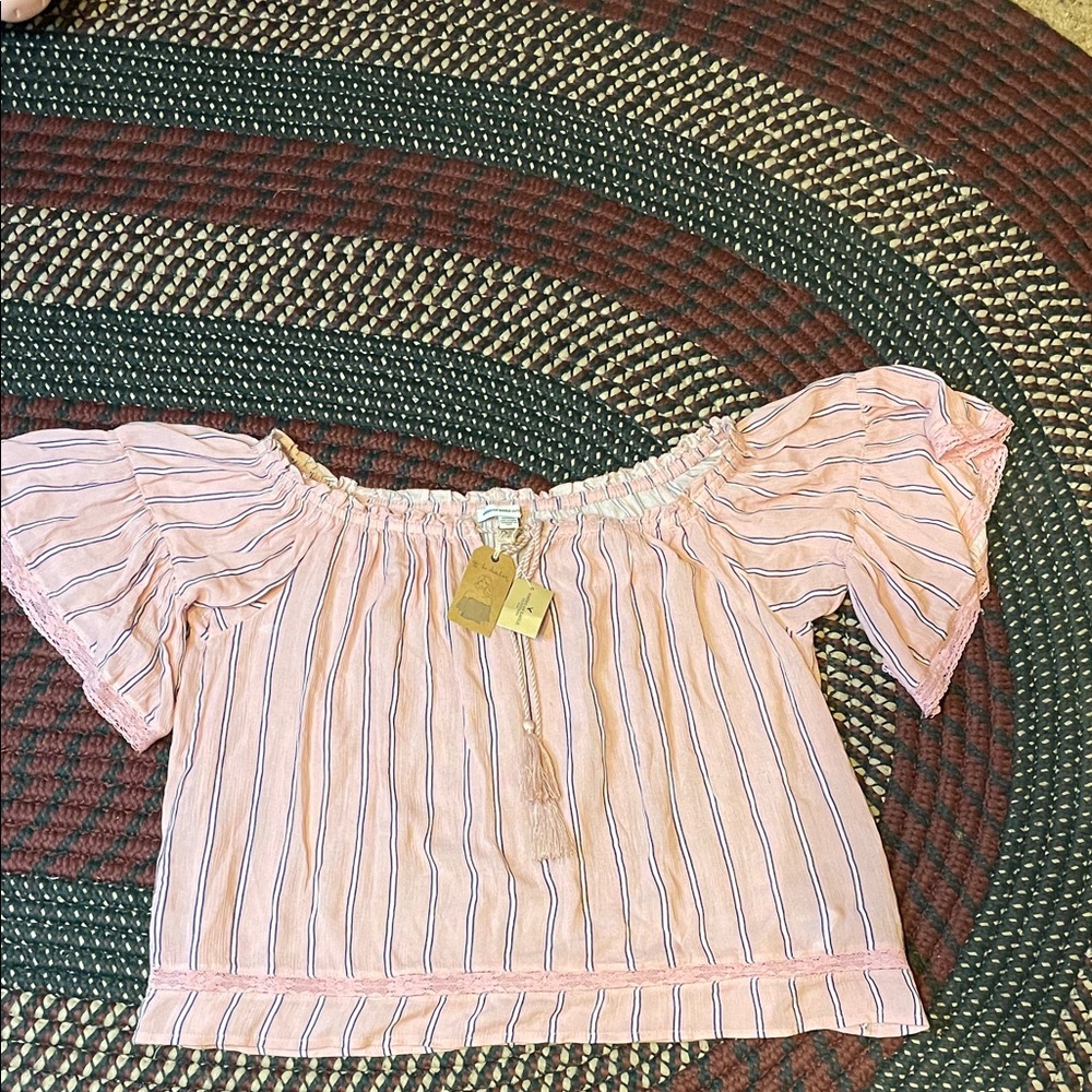 nwt American Eagle Off The Shoulder Woman’s Top‎ Size Medium